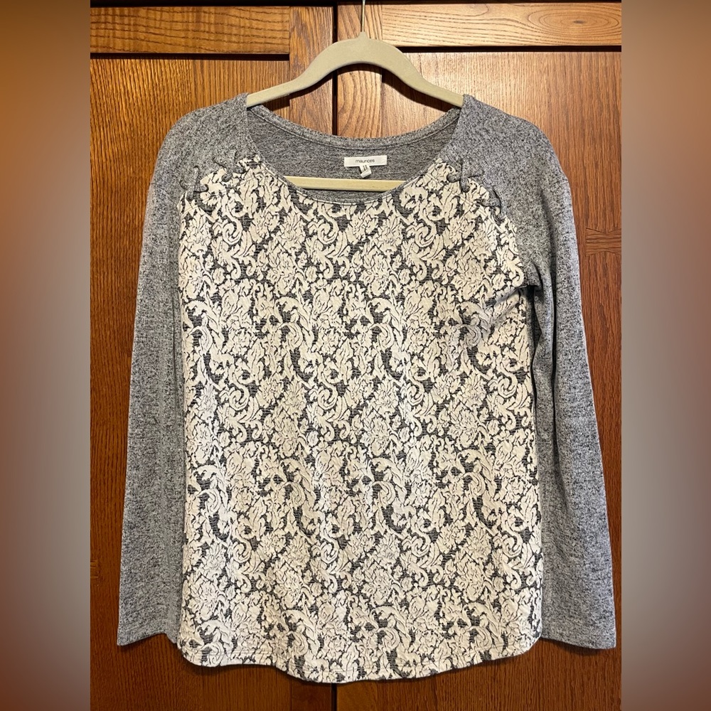 Women’s long sleeve lace sweater
